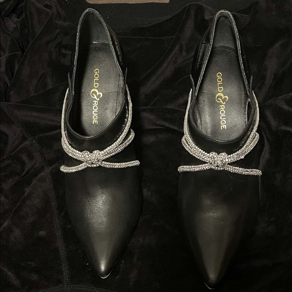 Gold and Rouge Leather Women's Black Pointed-Toe heels with Rhinestone Bow